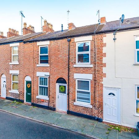 New! Spacious 2-Bed Home In Chester City-Centre By 53 Degrees Property, Ideal For Couples & Small Groups, Great Location - Sleeps 5 エクステリア 写真
