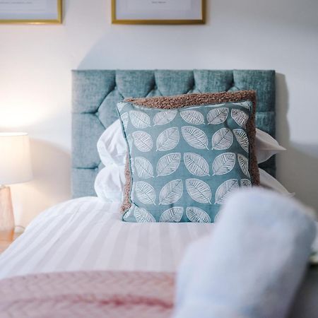 New! Spacious 2-Bed Home In Chester City-Centre By 53 Degrees Property, Ideal For Couples & Small Groups, Great Location - Sleeps 5 エクステリア 写真