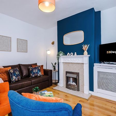 New! Spacious 2-Bed Home In Chester City-Centre By 53 Degrees Property, Ideal For Couples & Small Groups, Great Location - Sleeps 5 エクステリア 写真