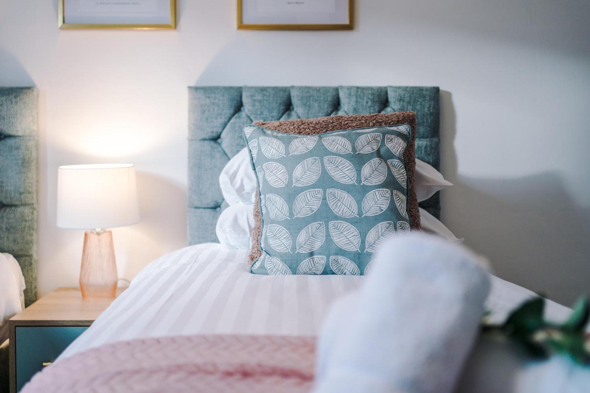 New! Spacious 2-Bed Home In Chester City-Centre By 53 Degrees Property, Ideal For Couples & Small Groups, Great Location - Sleeps 5 エクステリア 写真