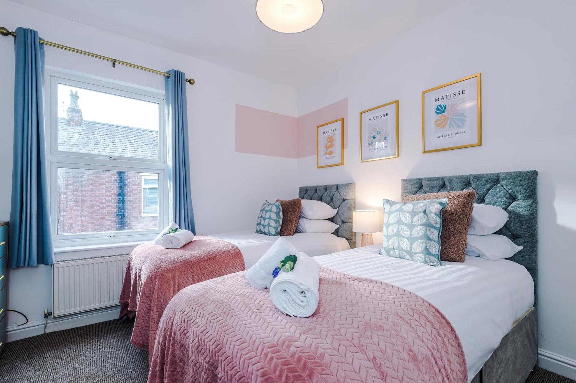 New! Spacious 2-Bed Home In Chester City-Centre By 53 Degrees Property, Ideal For Couples & Small Groups, Great Location - Sleeps 5 エクステリア 写真