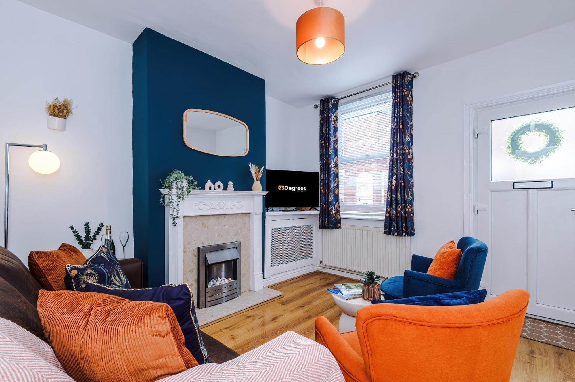 New! Spacious 2-Bed Home In Chester City-Centre By 53 Degrees Property, Ideal For Couples & Small Groups, Great Location - Sleeps 5 エクステリア 写真
