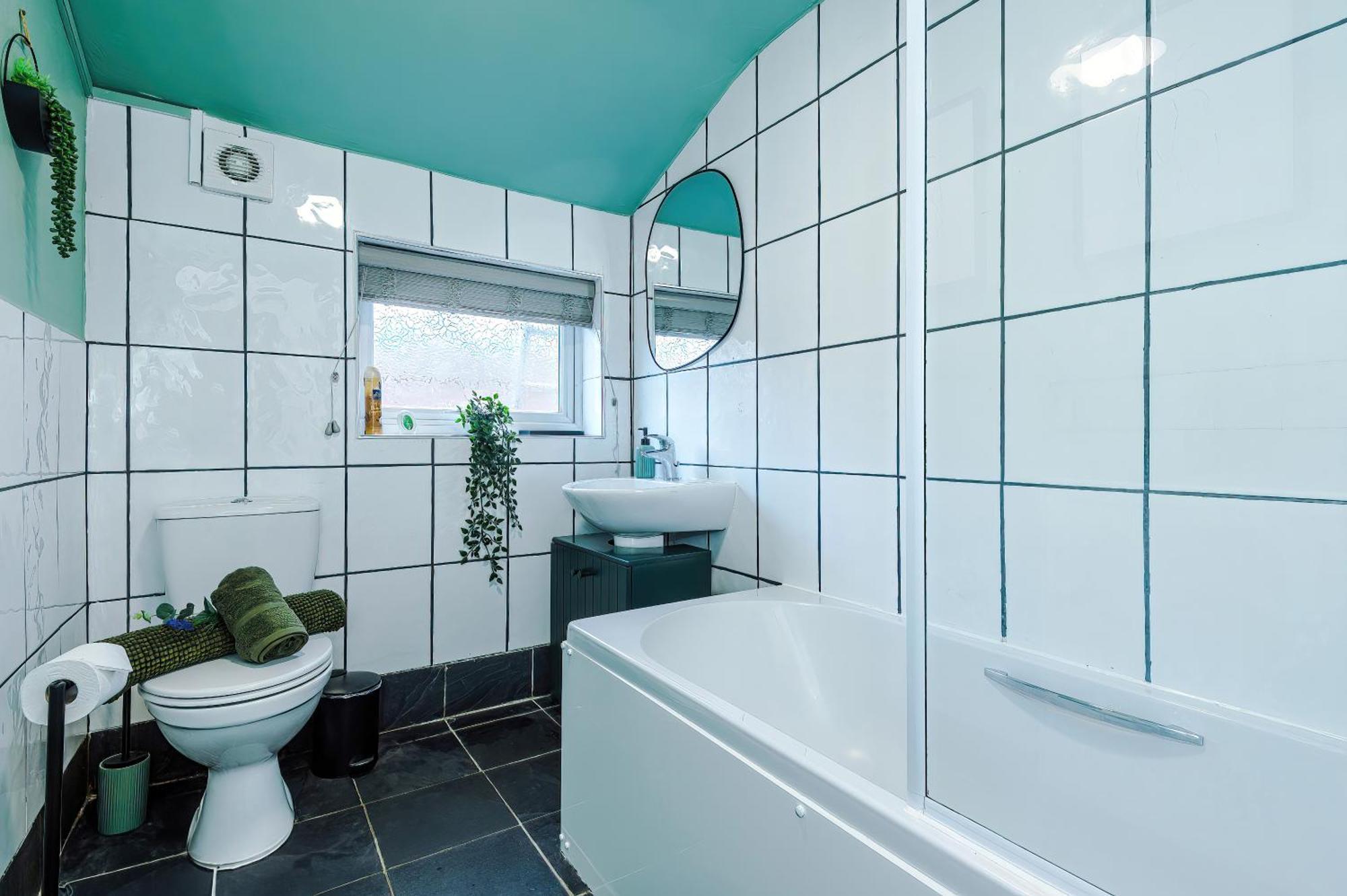 New! Spacious 2-Bed Home In Chester City-Centre By 53 Degrees Property, Ideal For Couples & Small Groups, Great Location - Sleeps 5 エクステリア 写真