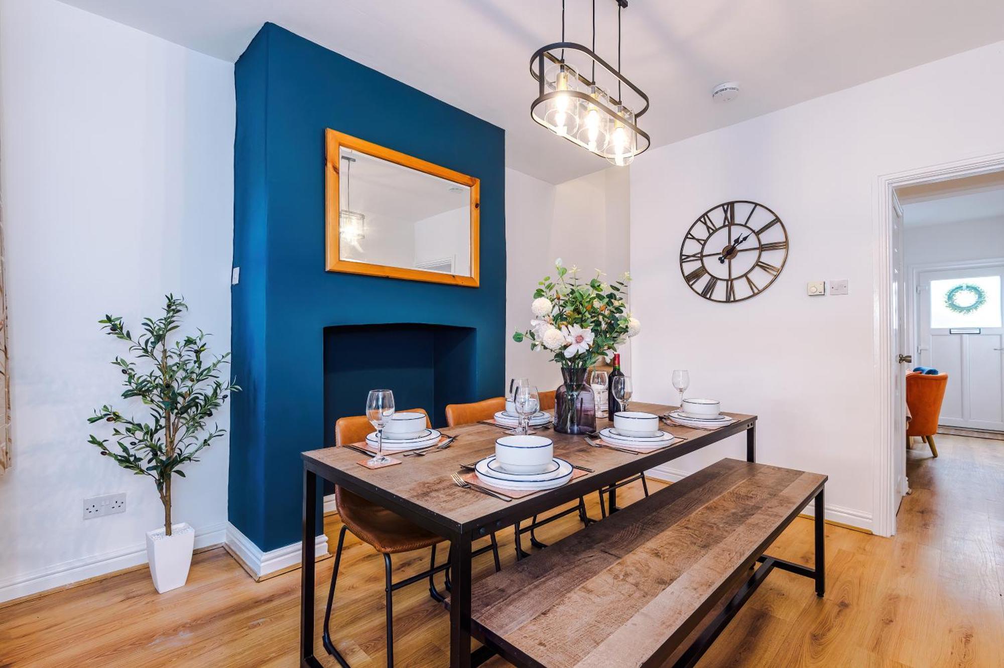 New! Spacious 2-Bed Home In Chester City-Centre By 53 Degrees Property, Ideal For Couples & Small Groups, Great Location - Sleeps 5 エクステリア 写真