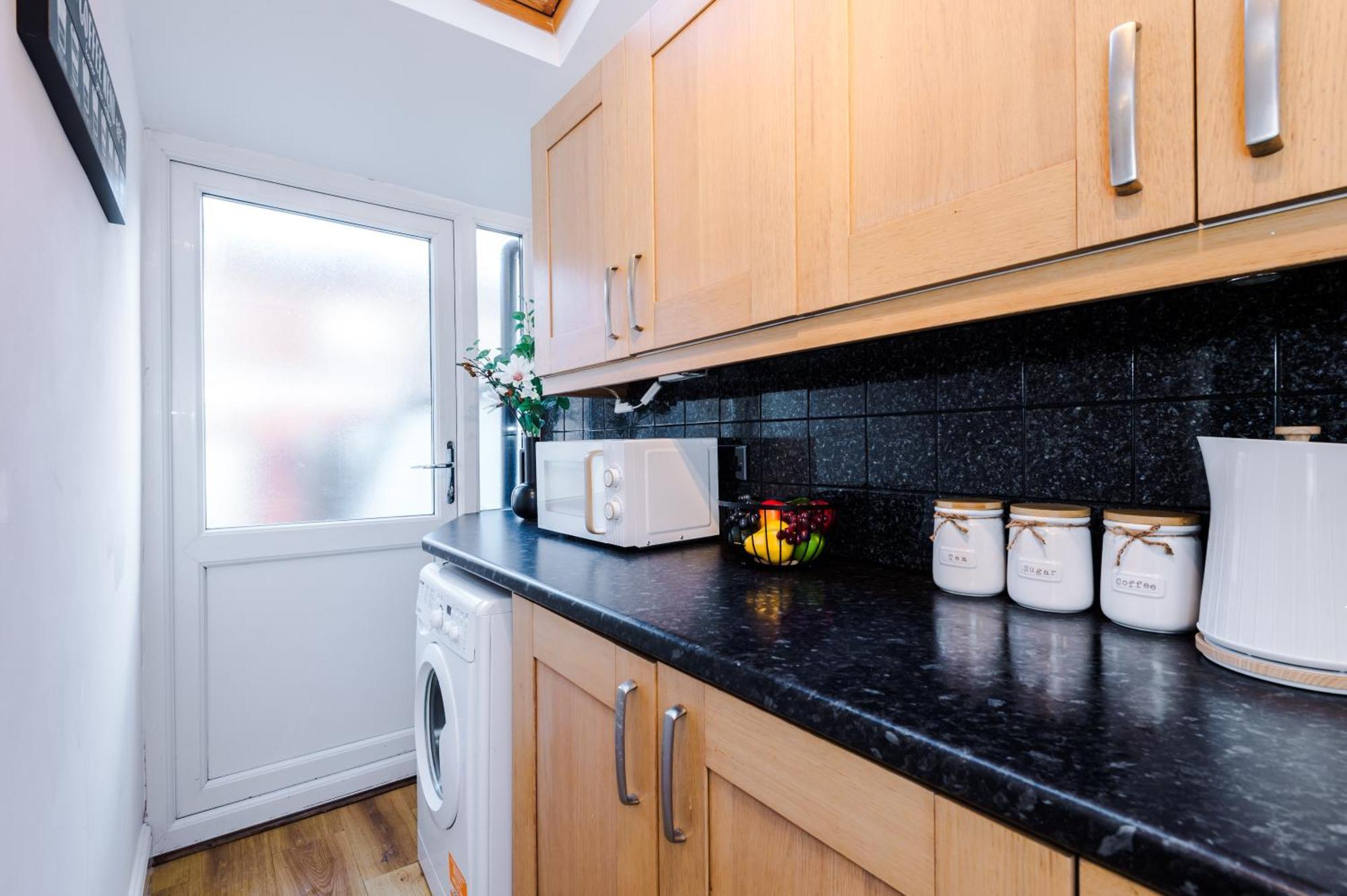 New! Spacious 2-Bed Home In Chester City-Centre By 53 Degrees Property, Ideal For Couples & Small Groups, Great Location - Sleeps 5 エクステリア 写真