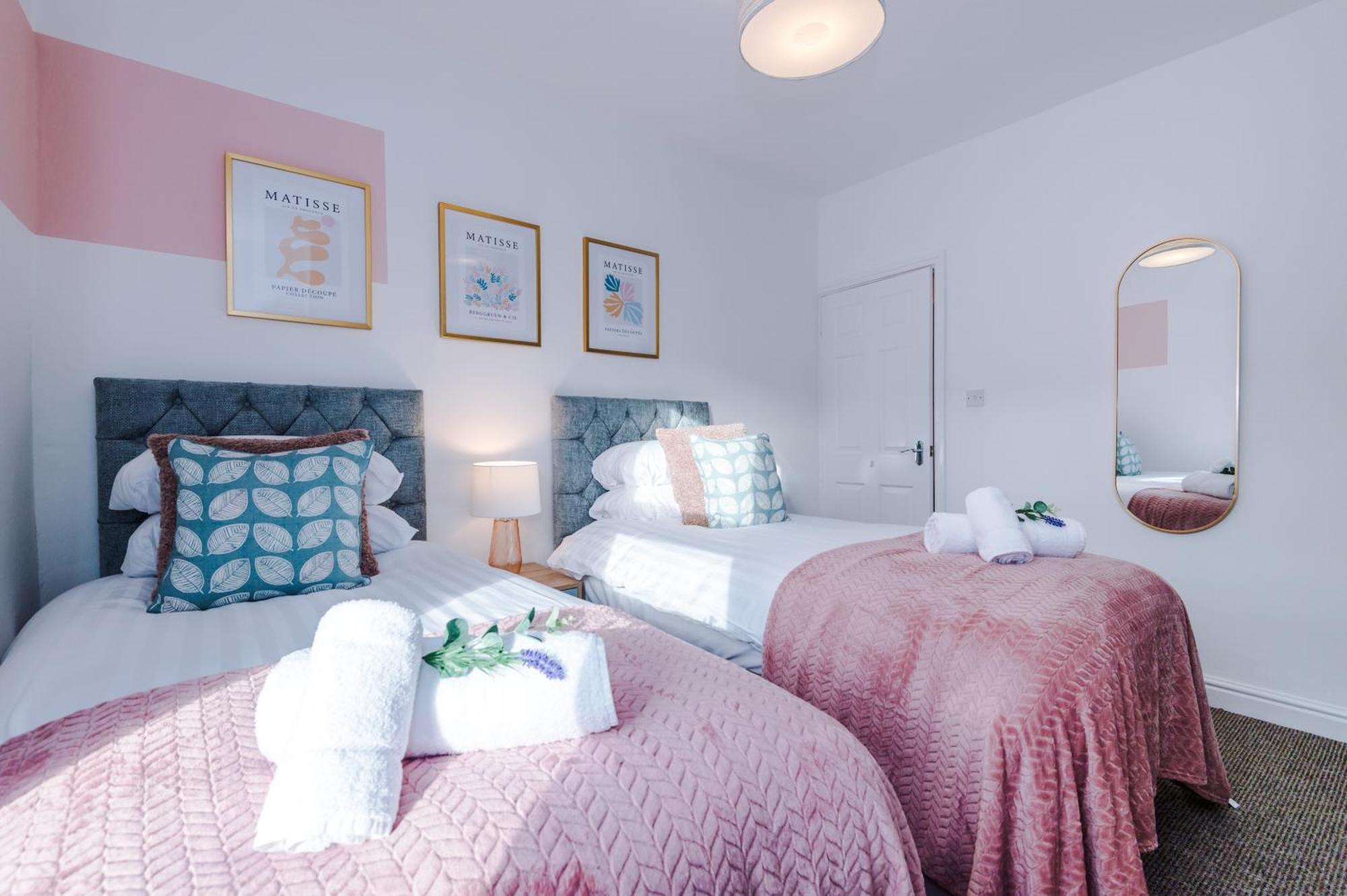 New! Spacious 2-Bed Home In Chester City-Centre By 53 Degrees Property, Ideal For Couples & Small Groups, Great Location - Sleeps 5 エクステリア 写真