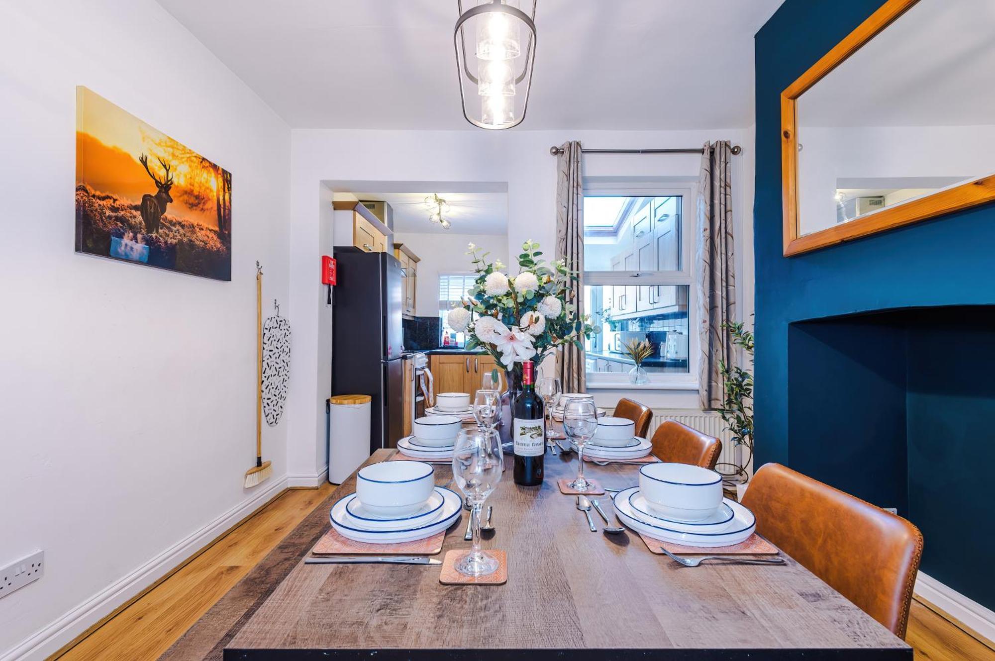 New! Spacious 2-Bed Home In Chester City-Centre By 53 Degrees Property, Ideal For Couples & Small Groups, Great Location - Sleeps 5 エクステリア 写真